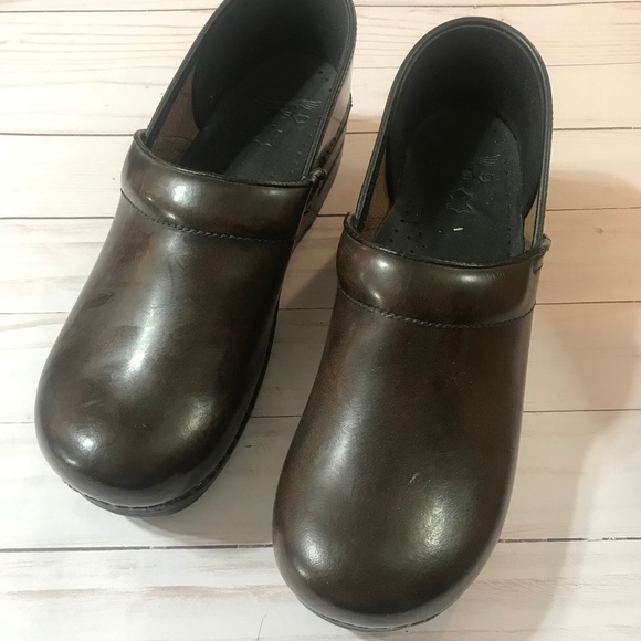 dansko closed back clogs